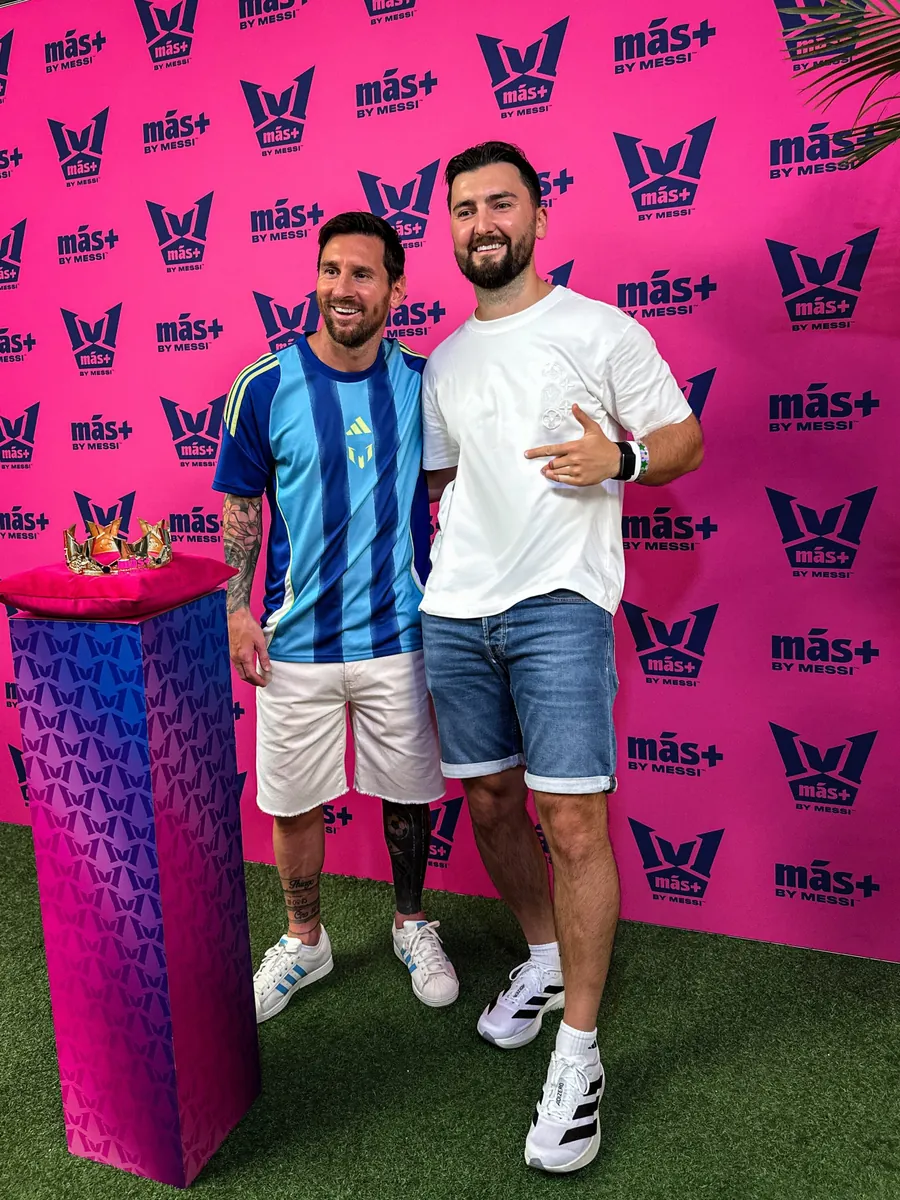 Witalij Moisejew mit Lionel Messi